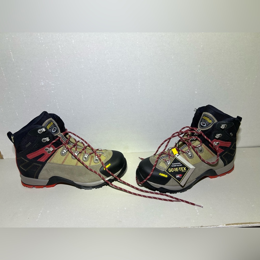 Asolo Fugitive GTX size 11.5. Perfect hiking and work boot!